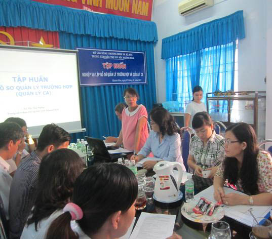 Tổ chức tập huấn nghiệp vụ lập hồ sơ Quản lý trường hợp.