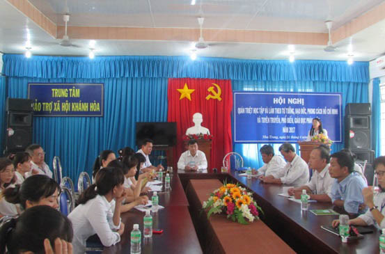 Hội nghị Quán triệt học tập và làm theo tư tưởng ,đạo đức, phong cách Hồ Chí Minh và tuyên truyền phổ biến pháp luạt năm 2017