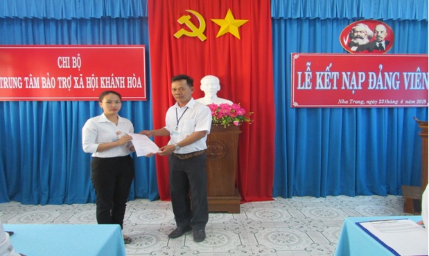 Lễ Kết nạp Đảng viên tại Trung tâm Bảo trợ xã hội Khánh Hòa năm 2018