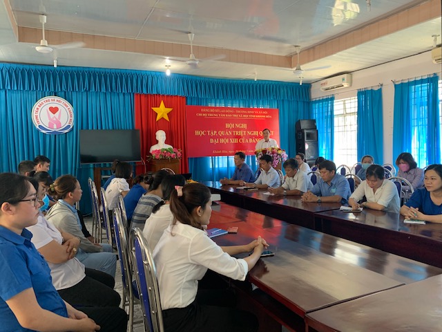  Học tập, quán triệt Nghị quyết Đại hội XIII của Đảng cho viên chức, người lao động ngoài đảng tại Trung tâm Bảo trợ xã hội tỉnh Khánh Hòa