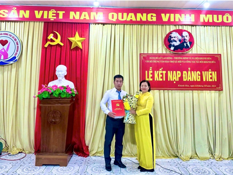 Kết nạp đảng viên tại Trung tâm Bảo trợ xã hội và Công tác xã hội tỉnh Khánh Hòa